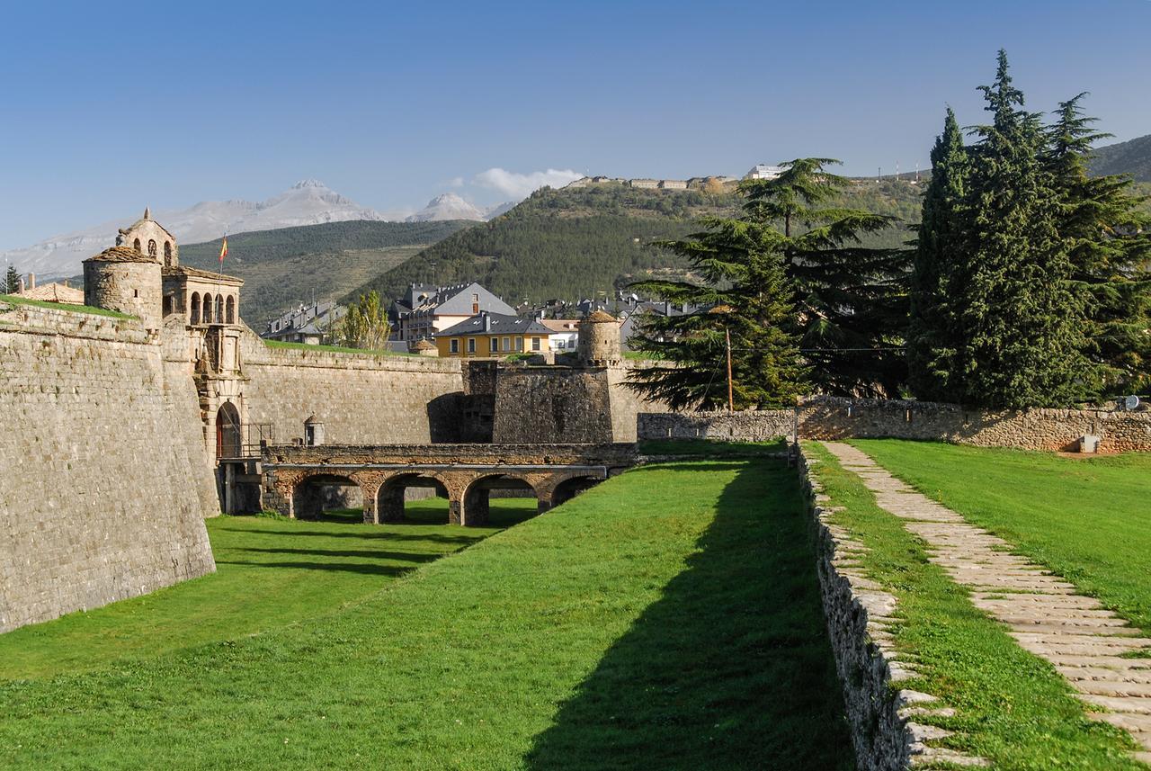 Hotel El Acebo Jaca Dış mekan fotoğraf